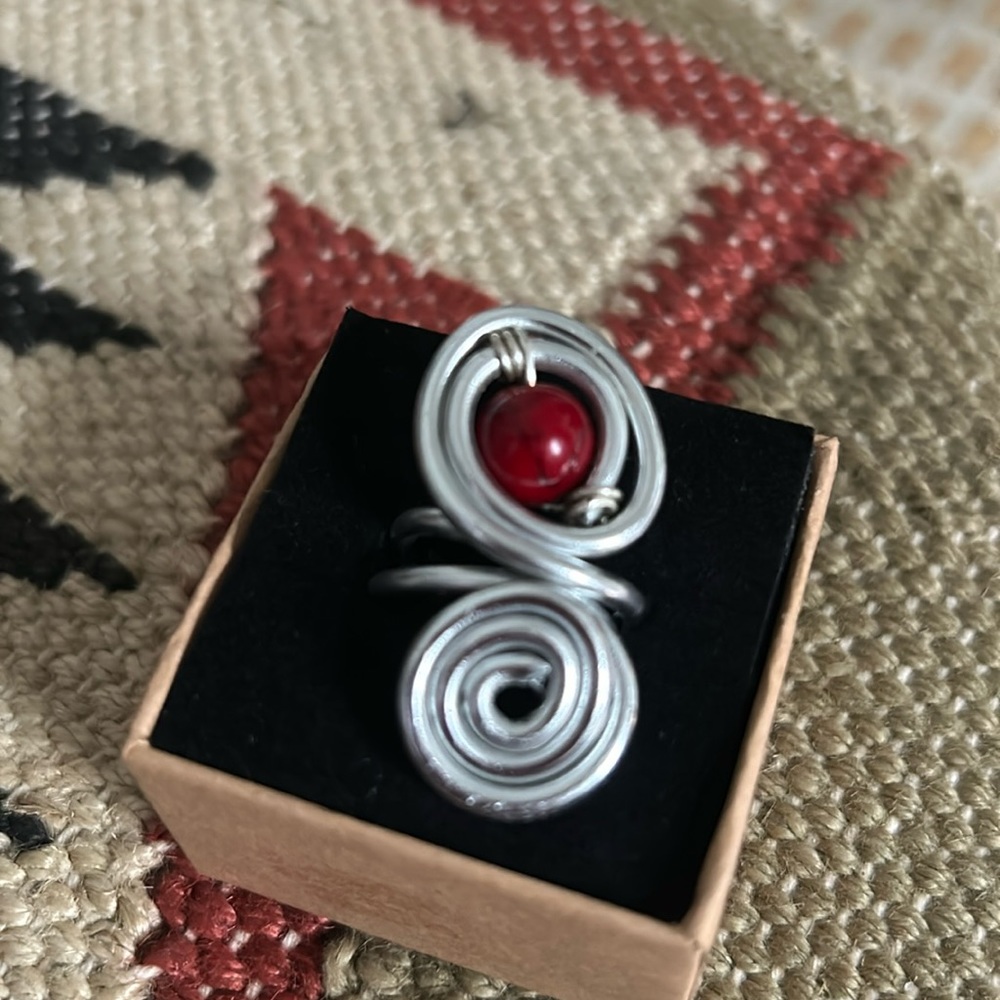 Ring w/ gem stone